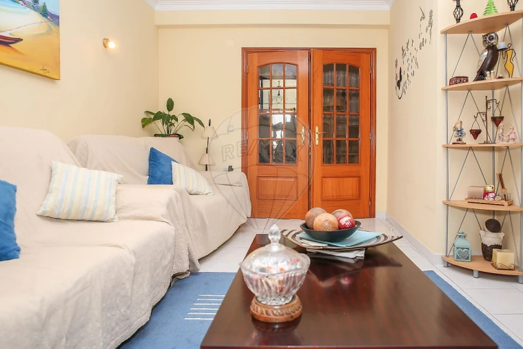 Apartamento T3 para Venda em Carregado e Cadafais Foto 1