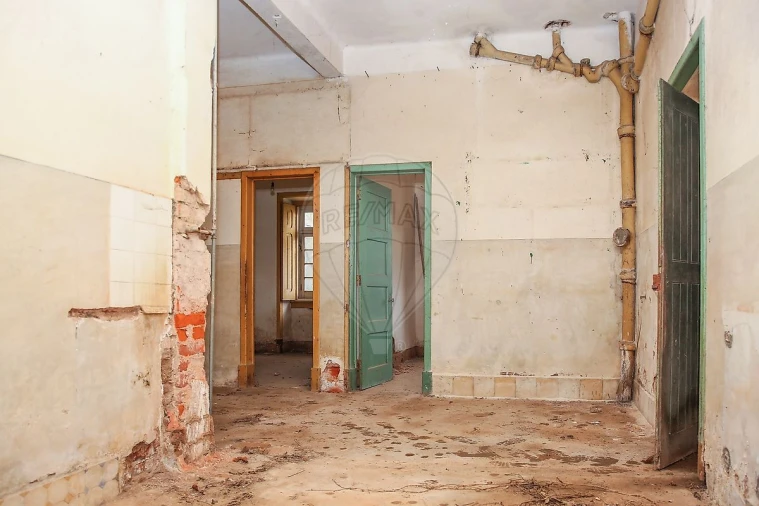 Moradia T4 para Venda em Painho e Figueiros Foto 4