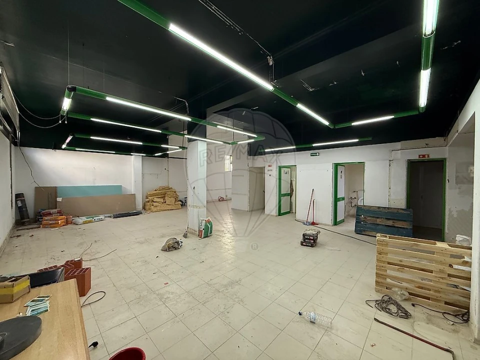 Loja para Arrendamento em Carcavelos e Parede Foto 4