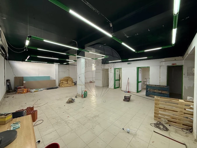 Loja para Arrendamento em Carcavelos e Parede Foto 4