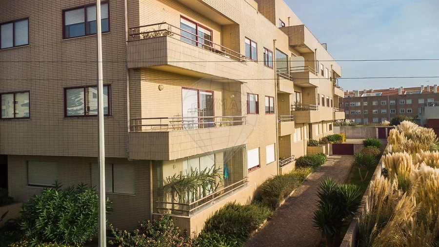 Apartamento T1 para Venda em São Felix da Marinha Foto 3