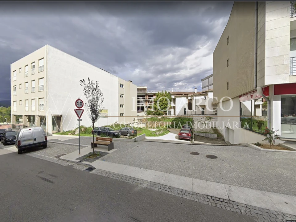 Terreno para Venda em Arco de Baúlhe e Vila Nune Foto 1