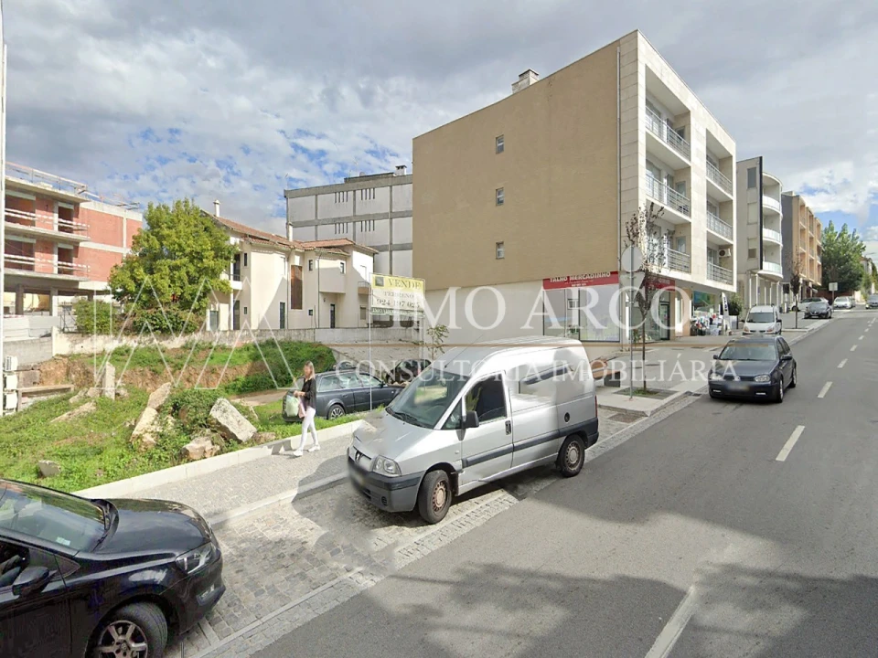 Terreno para Venda em Arco de Baúlhe e Vila Nune Foto 4