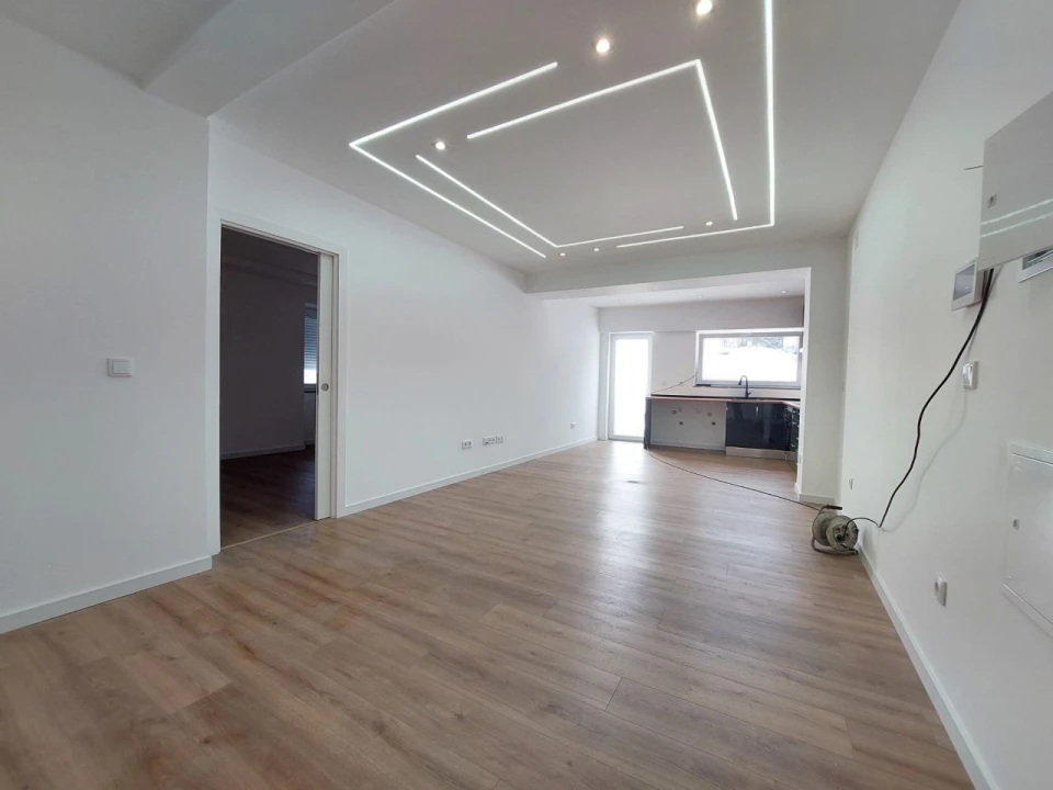 Apartamento T4 para Venda em Sé e São Lourenço Foto 2