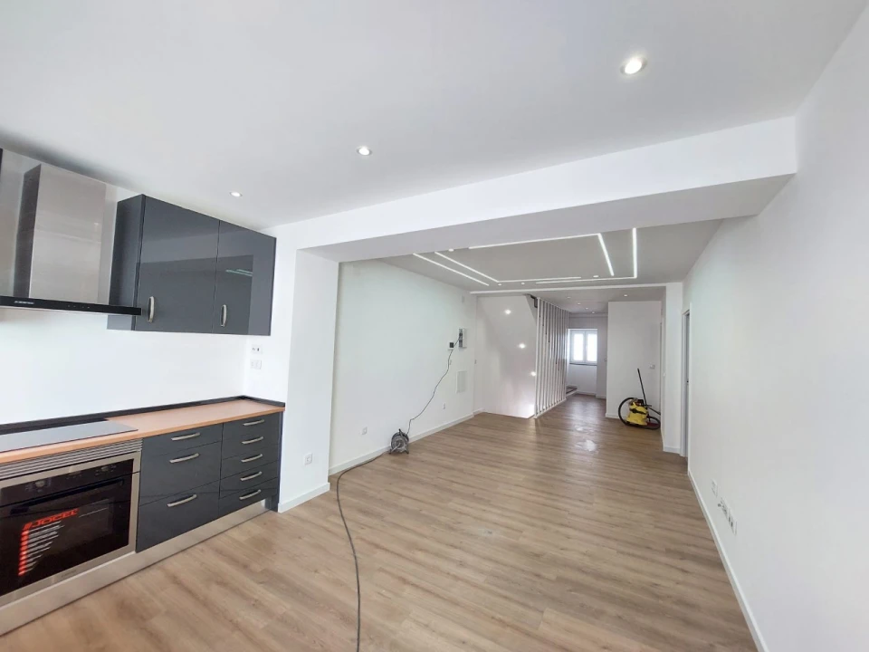 Apartamento T4 para Venda em Sé e São Lourenço Foto 6