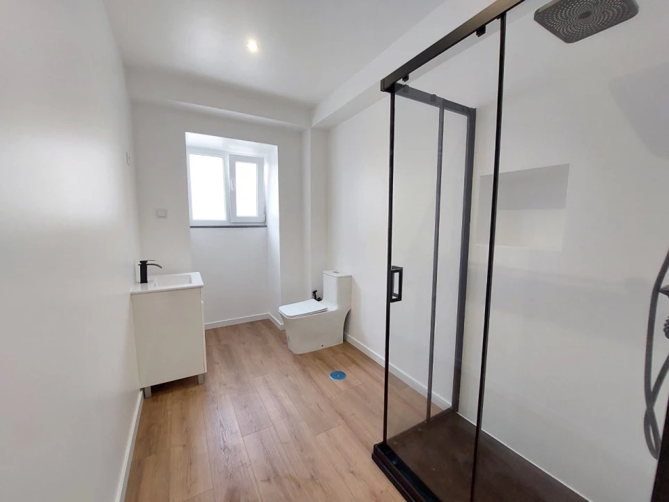 Apartamento T4 para Venda em Sé e São Lourenço Foto 8