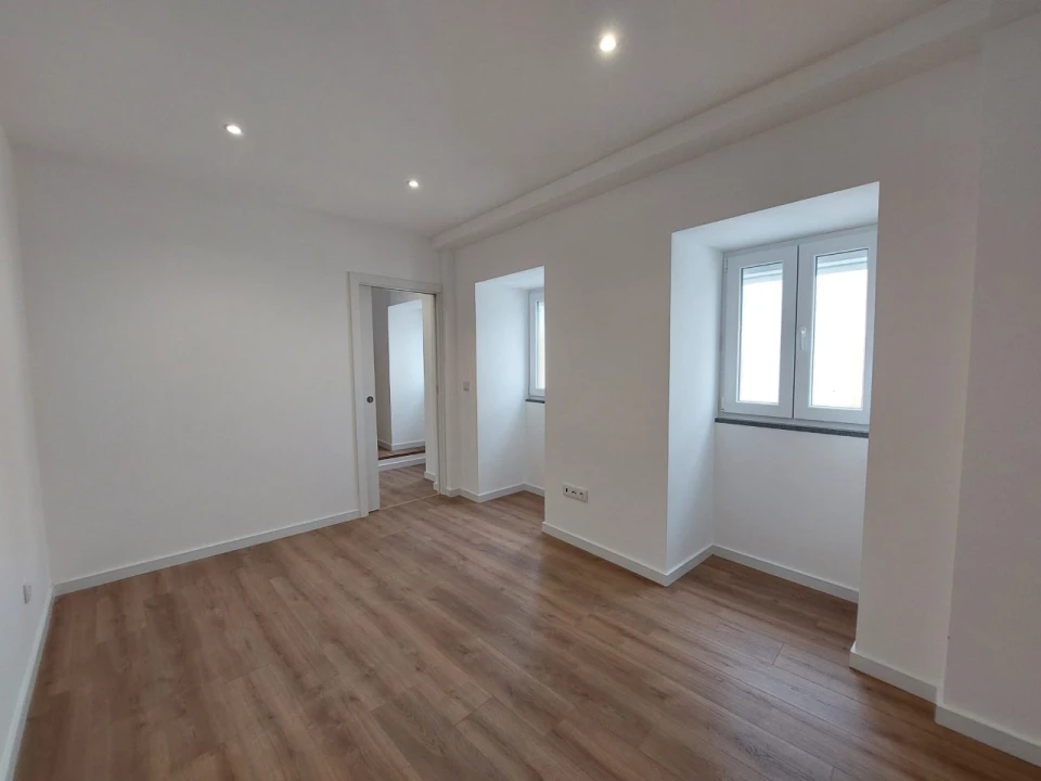 Apartamento T4 para Venda em Sé e São Lourenço Foto 9