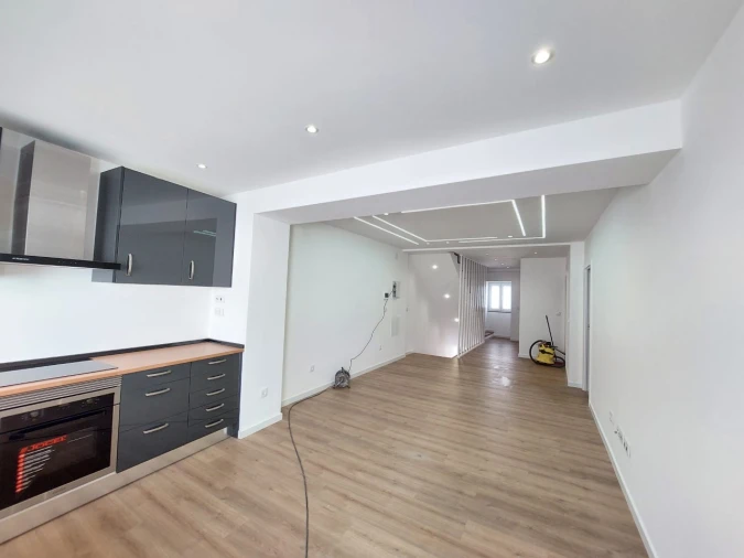 Apartamento T4 para Venda em Sé e São Lourenço Foto 6