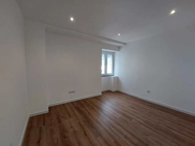 Apartamento T4 para Venda em Sé e São Lourenço Foto 7