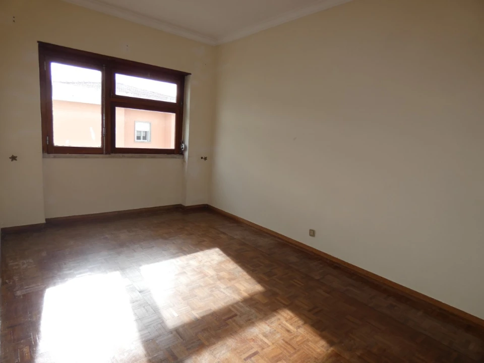 Apartamento T3 para Venda em Agualva e Mira-Sintra Foto 16