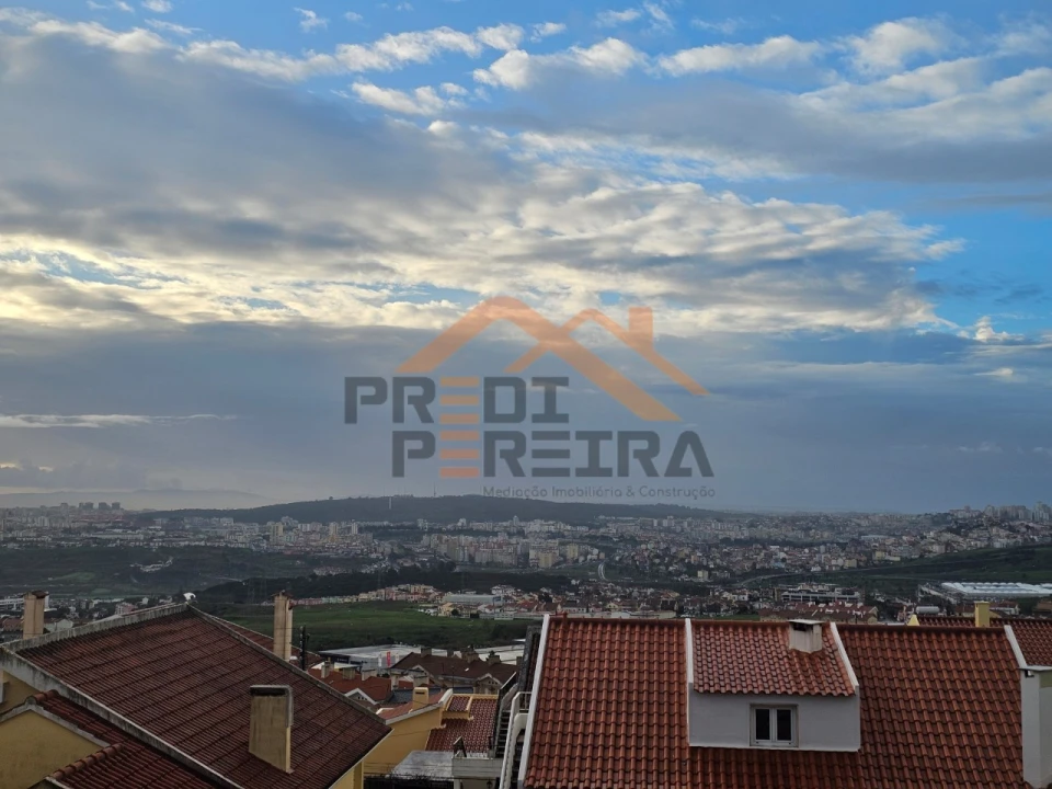 Apartamento T3 para Venda em Pontinha e Famões Foto 1