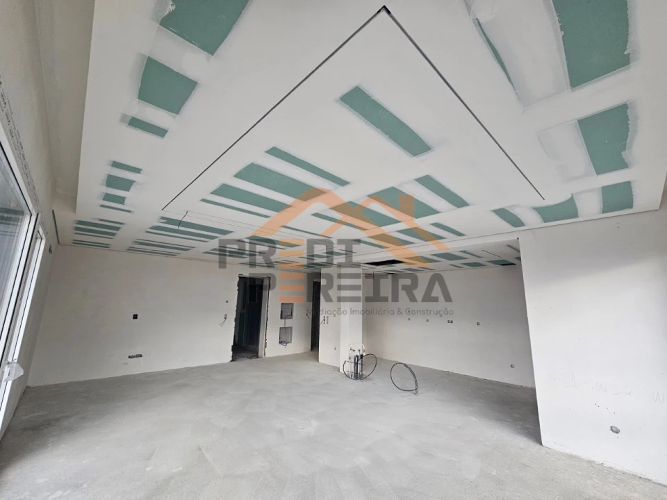 Apartamento T3 para Venda em Pontinha e Famões Foto 8