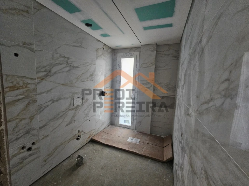 Apartamento T3 para Venda em Pontinha e Famões Foto 13