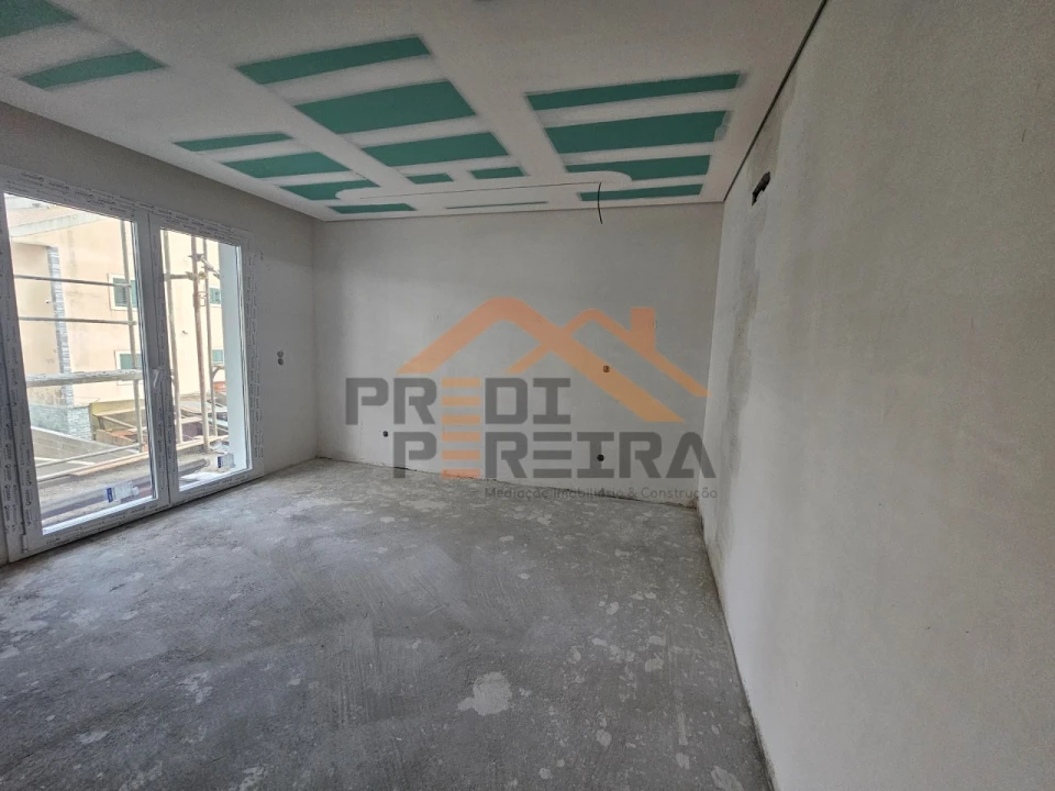 Apartamento T3 para Venda em Pontinha e Famões Foto 15