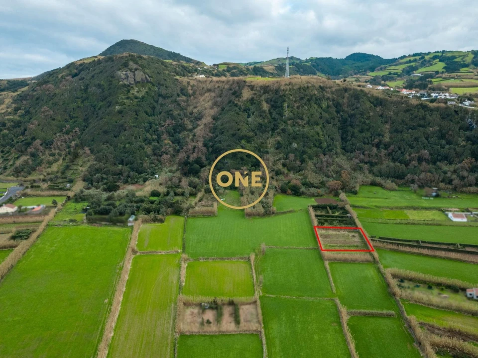 Terreno para Venda em Mosteiros Foto 3