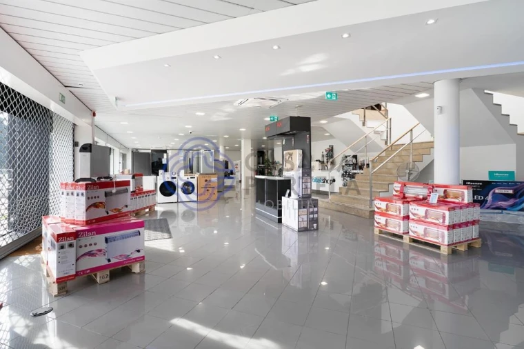 Armazém para Venda em Matosinhos e Leça da Palmeira