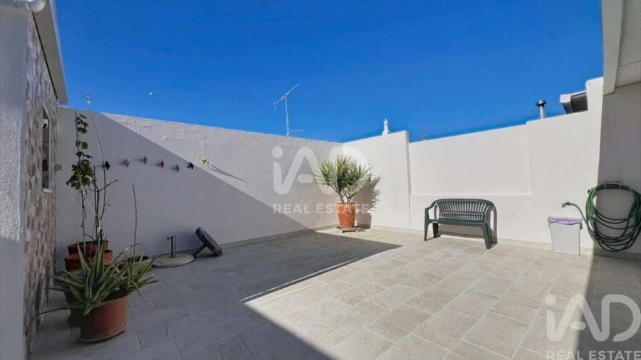 Moradia T2 para Venda em Quelfes Foto 21