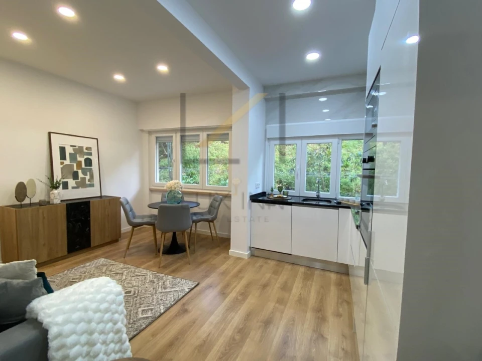 Apartamento T2 para Venda em Benfica Foto 1