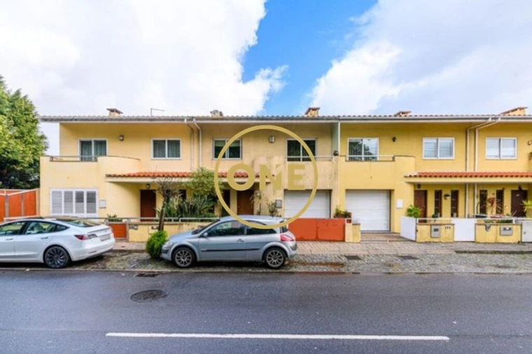 Moradia T4 para Venda em Antas e Abade de Vermoim Foto 1