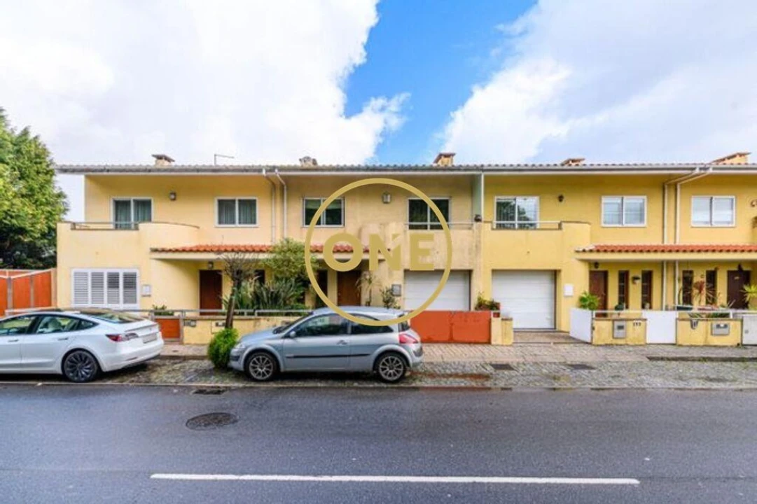 Moradia T4 para Venda em Antas e Abade de Vermoim Foto 1