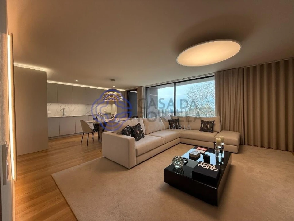 Apartamento T4 para Venda em Santa Marinha e São Pedro da Afurada Foto 1