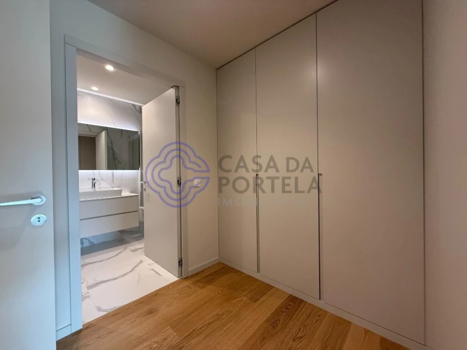 Apartamento T4 para Venda em Santa Marinha e São Pedro da Afurada Foto 3