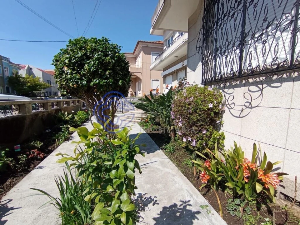 Apartamento T4 para Venda em Paranhos Foto 4