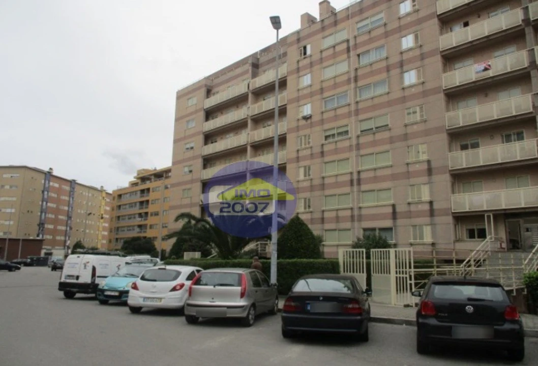 Apartamento T3 para Venda em Vilar de Andorinho Foto 1