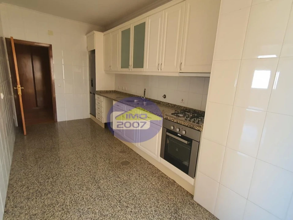 Apartamento T3 para Venda em Vilar de Andorinho Foto 2