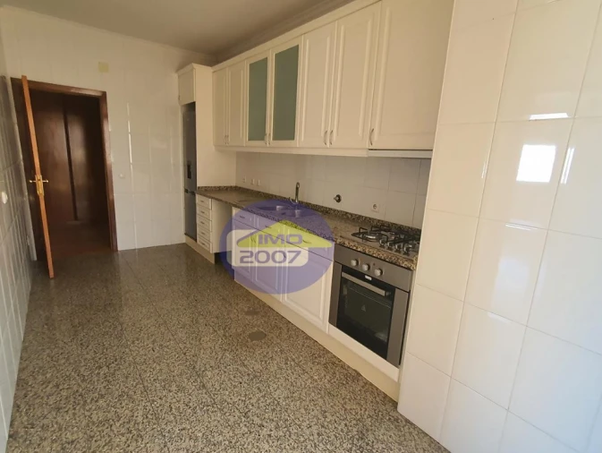 Apartamento T3 para Venda em Vilar de Andorinho Foto 2