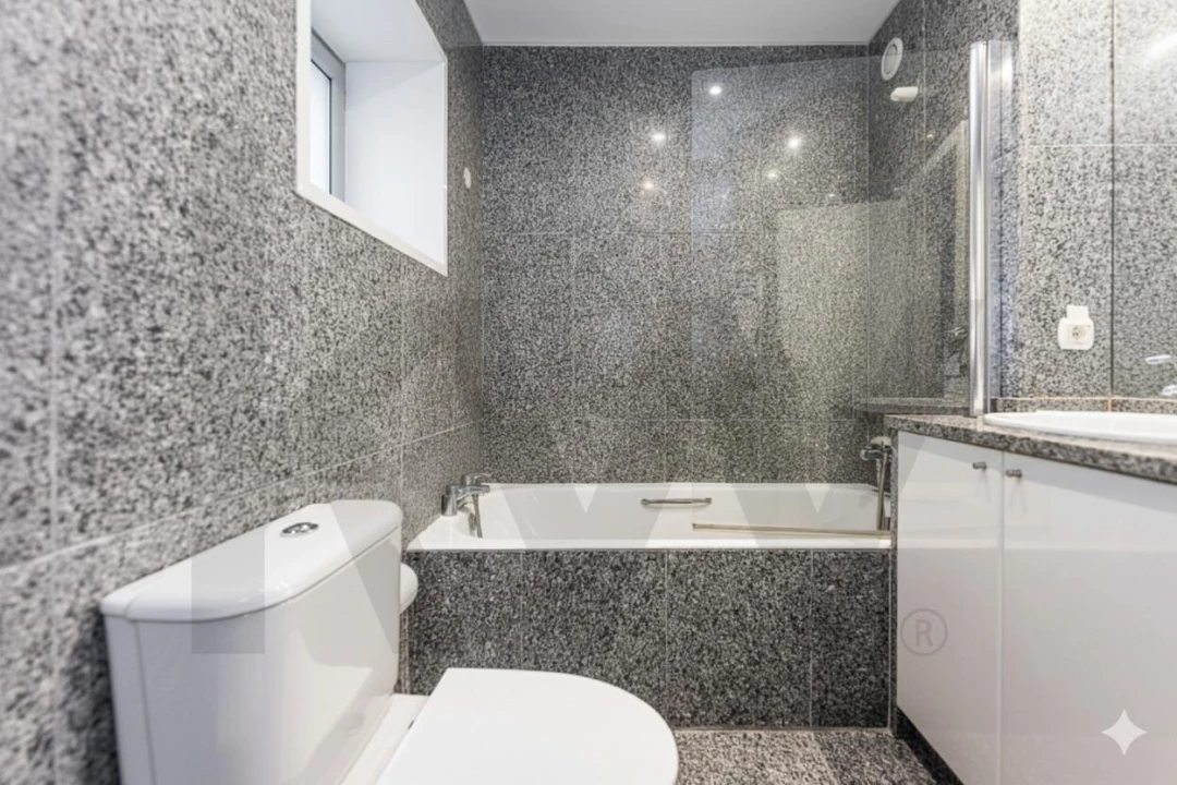 Apartamento T5 para Venda em Lordelo do Ouro e Massarelos Foto 13