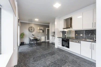 Apartamento T5 para Venda em Lordelo do Ouro e Massarelos