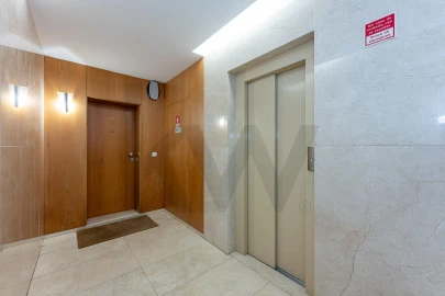 Apartamento T5 para Venda em Lordelo do Ouro e Massarelos