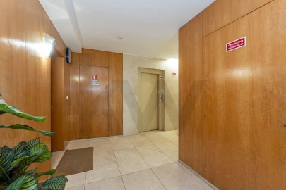 Apartamento T5 para Venda em Lordelo do Ouro e Massarelos