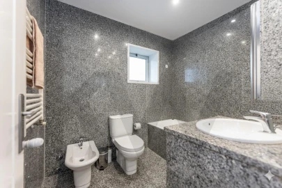 Apartamento T5 para Venda em Lordelo do Ouro e Massarelos