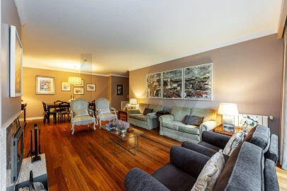 Apartamento T5 para Venda em Lordelo do Ouro e Massarelos