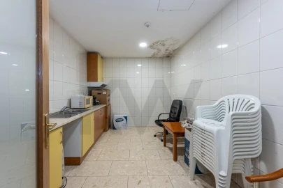 Apartamento T5 para Venda em Lordelo do Ouro e Massarelos
