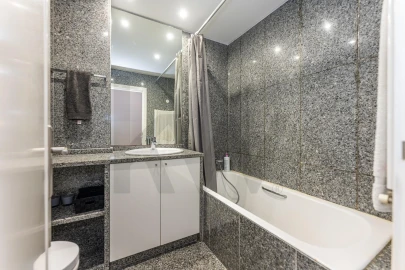 Apartamento T5 para Venda em Lordelo do Ouro e Massarelos