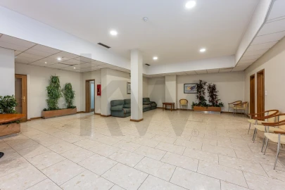 Apartamento T5 para Venda em Lordelo do Ouro e Massarelos