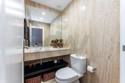 Apartamento T5 para Venda em Lordelo do Ouro e Massarelos