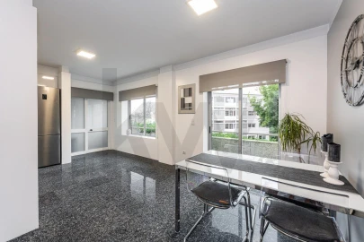 Apartamento T5 para Venda em Lordelo do Ouro e Massarelos