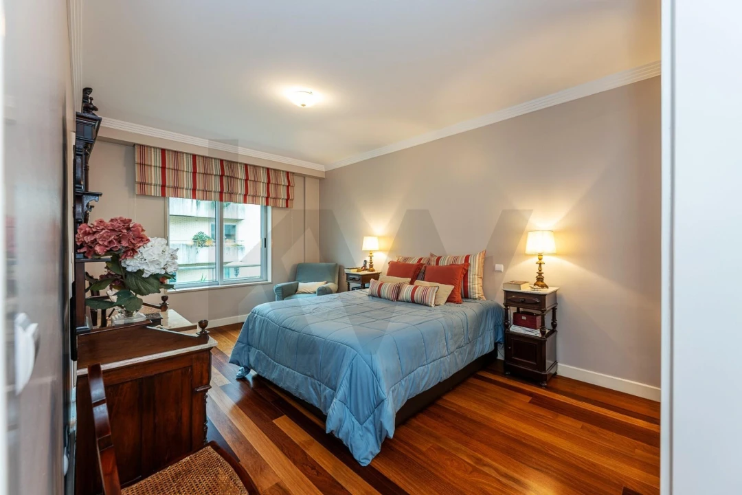 Apartamento T5 para Venda em Lordelo do Ouro e Massarelos Foto 35