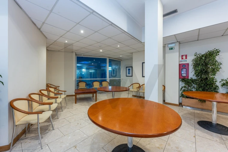 Apartamento T5 para Venda em Lordelo do Ouro e Massarelos Foto 66
