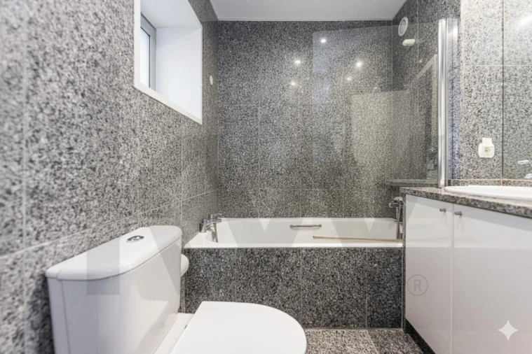 Apartamento T5 para Venda em Lordelo do Ouro e Massarelos Foto 13