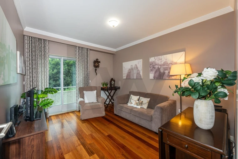 Apartamento T5 para Venda em Lordelo do Ouro e Massarelos Foto 2