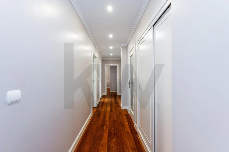 Apartamento T5 para Venda em Lordelo do Ouro e Massarelos Foto 41