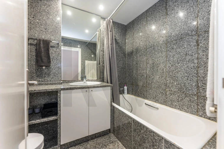 Apartamento T5 para Venda em Lordelo do Ouro e Massarelos Foto 43