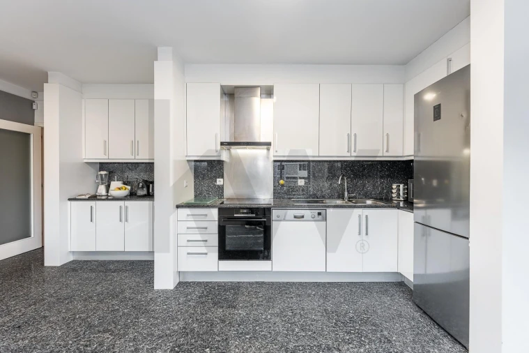 Apartamento T5 para Venda em Lordelo do Ouro e Massarelos Foto 29
