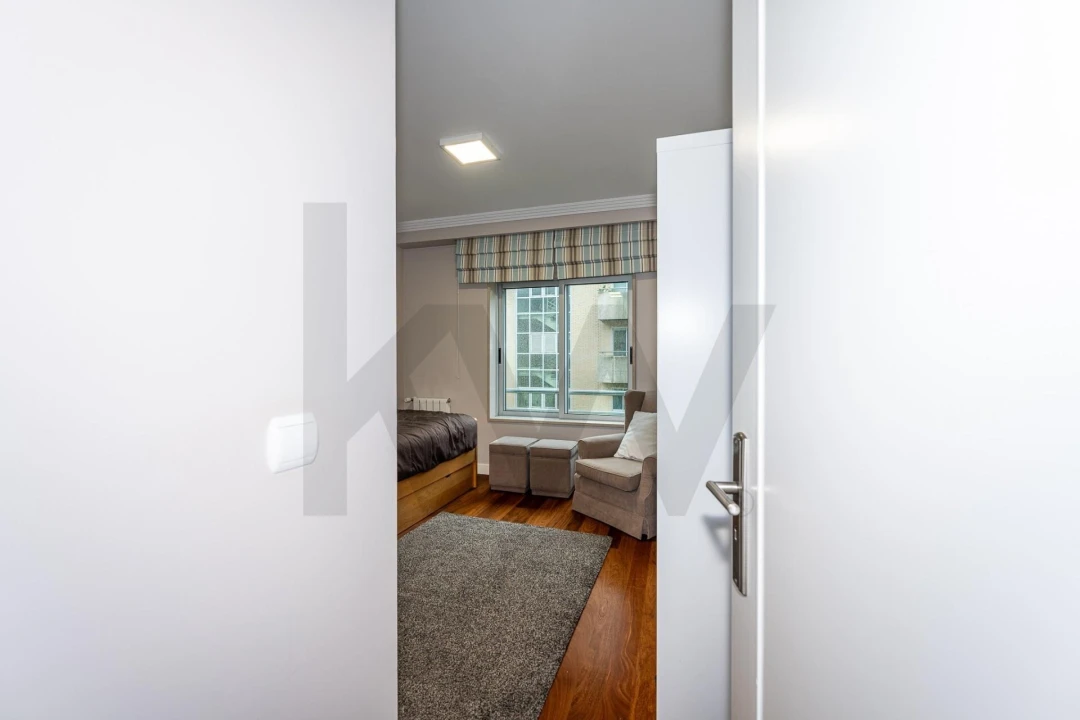 Apartamento T5 para Venda em Lordelo do Ouro e Massarelos Foto 45