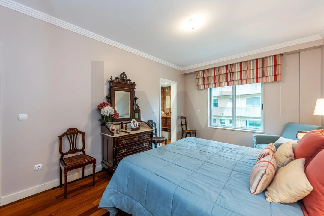 Apartamento T5 para Venda em Lordelo do Ouro e Massarelos Foto 36